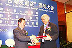 司徒立：2006年获浙江省人民政府外国专家“西湖友谊奖“