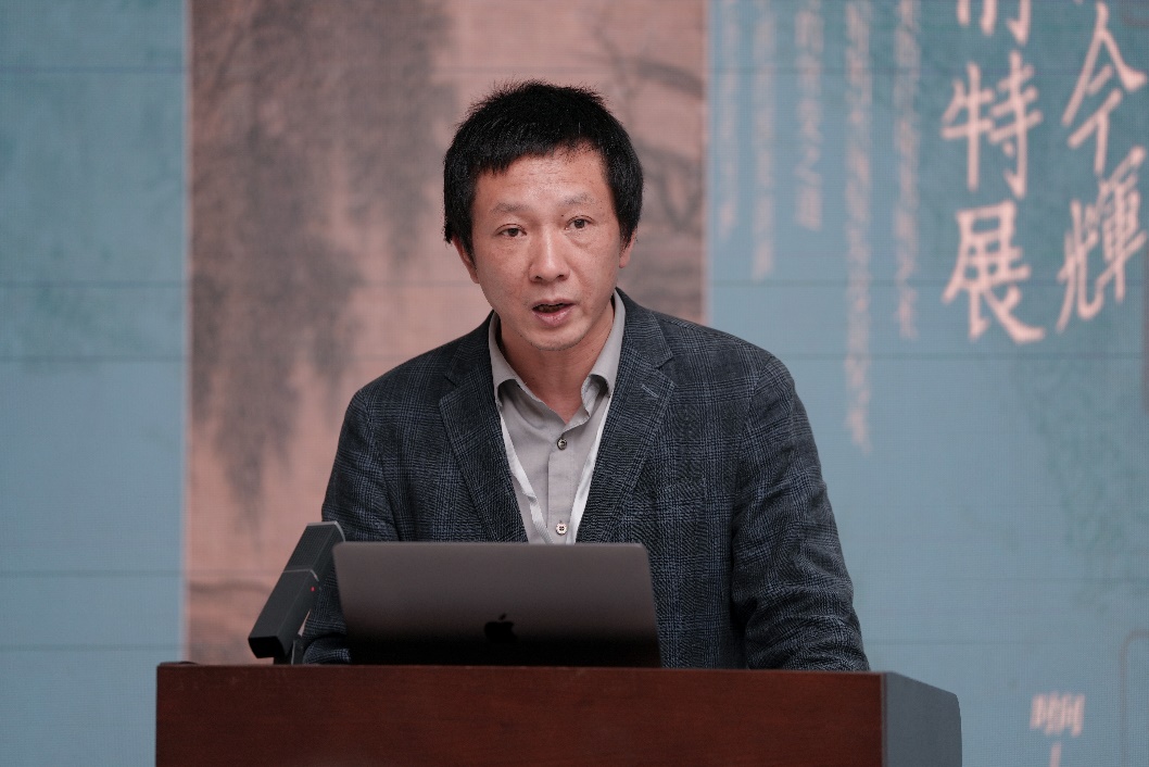 电脑前的人中度可信度描述已自动生成